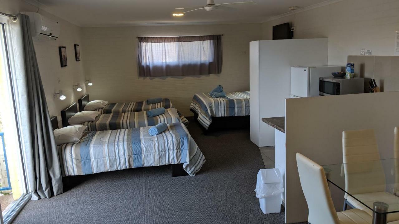 Harrington Village Motel Manning Point Exteriér fotografie