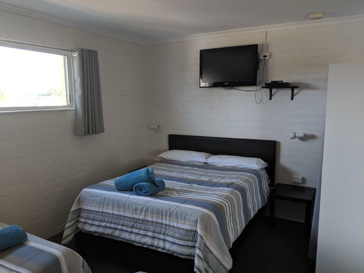 Harrington Village Motel Manning Point Exteriér fotografie